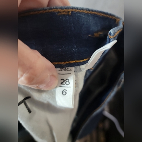 Loft distressed skinny jeans. Size 28/6 - Picture 5 of 5